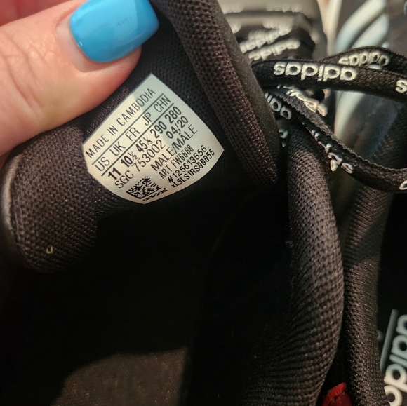 Adidas Black and White Men's Sneakers with Red Accents - Picture 6 of 7